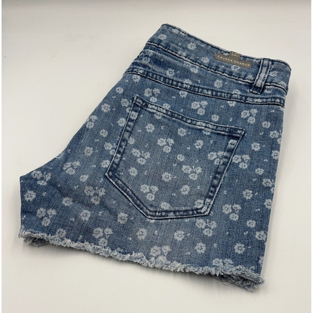 LC Lauren‎ Conrad Floral Denim Shorts Blue Medium Wash Frayed Hem Size 8